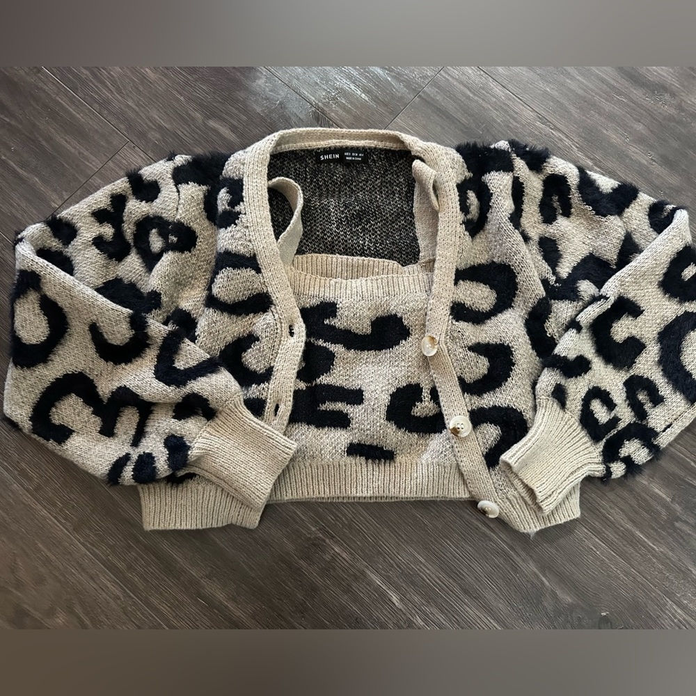 Leopard sweater with knit tank top
